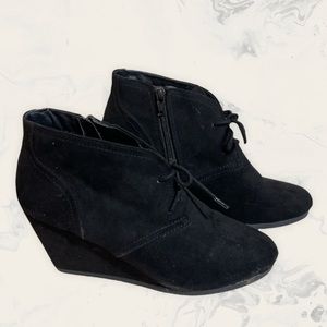 Universal Thread Bessie lace-up booties